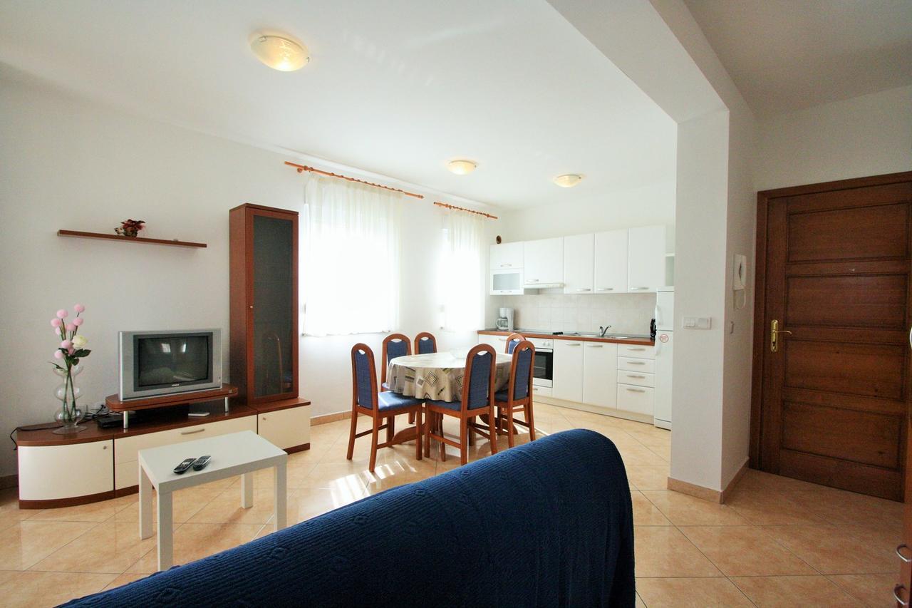 Apartment Bilic With Balcony Пореч Екстер'єр фото